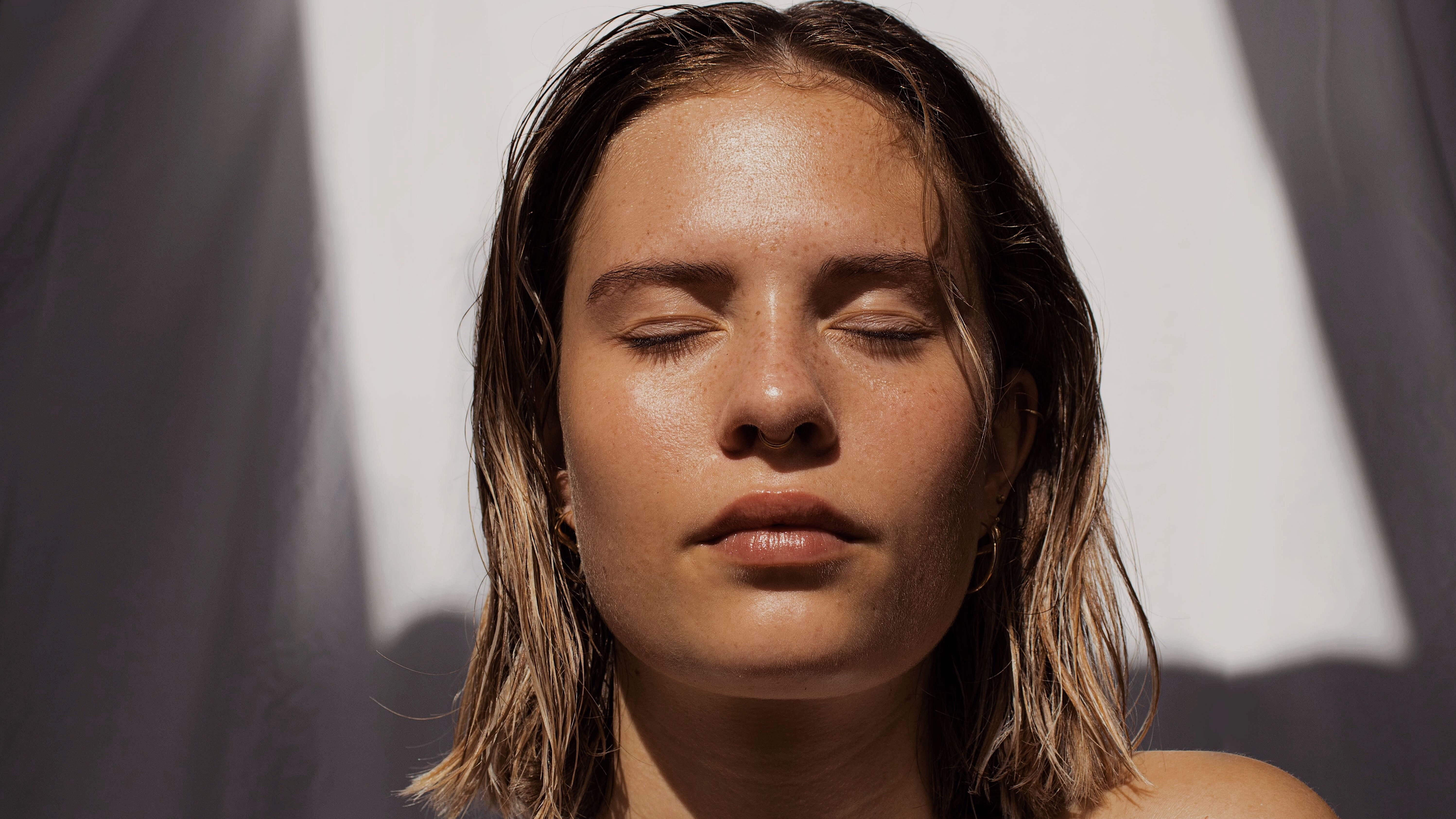 Чому не можна лягати спати з мокрою головою - причини Чому не можна лягати спати з мокрою головою - причини