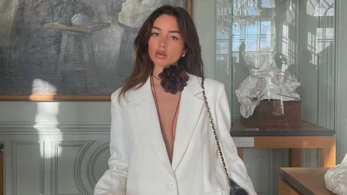 Квітка - стильний аксесуар 2023 року Квітка - стильний аксесуар 2023 року