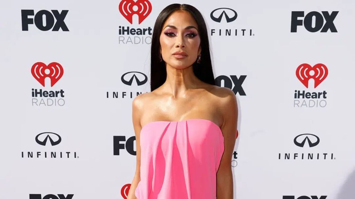 Николь Шерзингер в платье от украинского бренда Николь Шерзингер в платье от украинского бренда