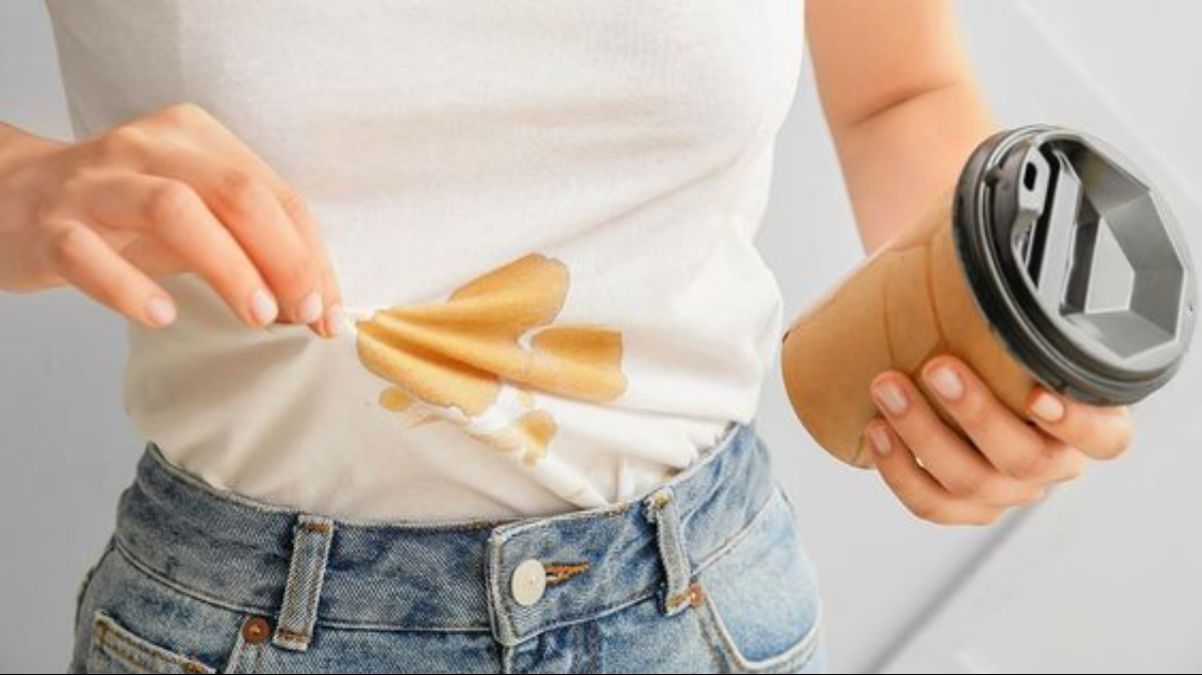 Плями від кави – як почистити на одязі та інших поверхнях Плями від кави – як почистити на одязі та інших поверхнях