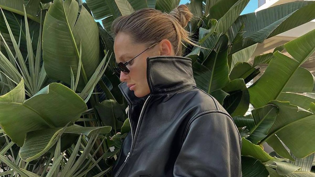 Шкіряний бомбер - тренд весни 2023 Шкіряний бомбер - тренд весни 2023