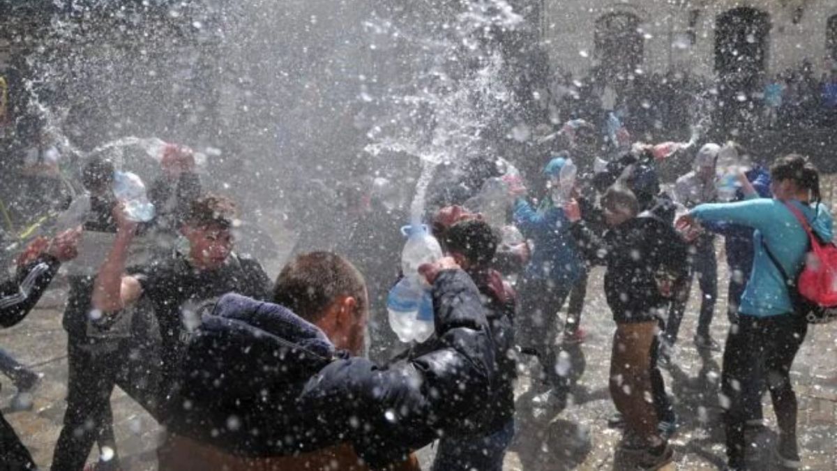 Поливальный понедельник 2023 – традиции, запреты, история этого праздника Поливальный понедельник 2023 – традиции, запреты, история этого праздника