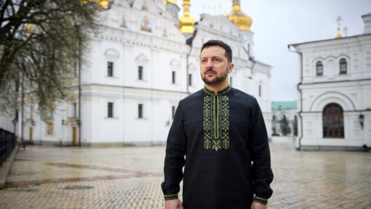 Нова вишиванка Зеленського: на Великдень президент одягнув сорочку із символами Київської Русі - Lifestyle 24