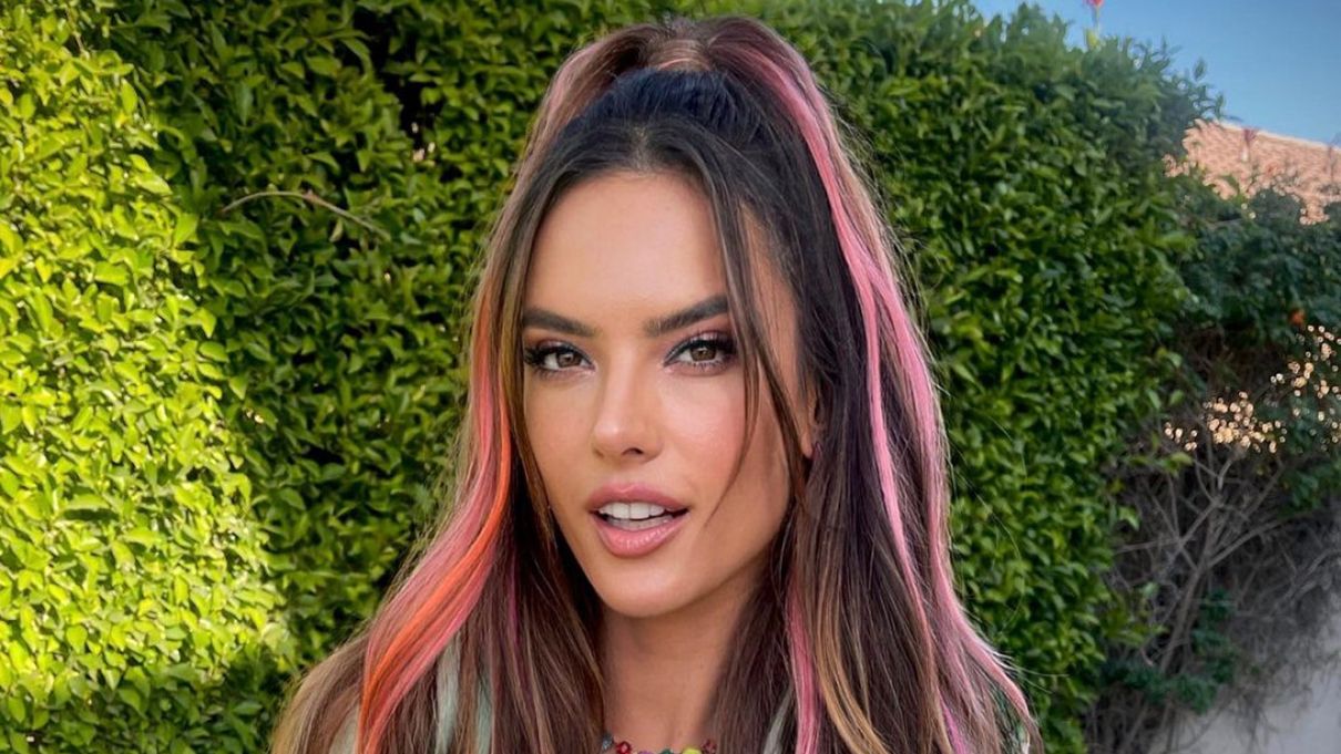 Алессандра Амбросио одела топ от украинского бренда Алессандра Амбросио одела топ от украинского бренда