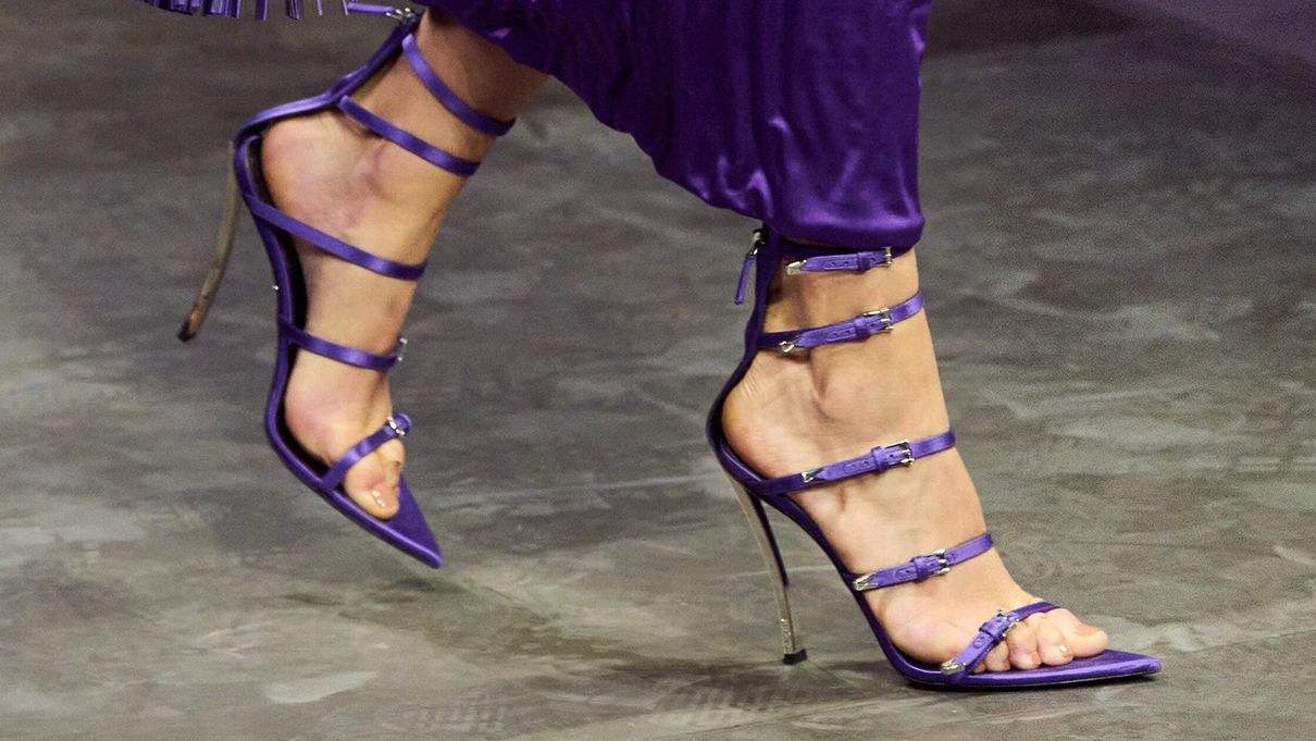 Актуальні босоніжки на літо 2023 Актуальні босоніжки на літо 2023