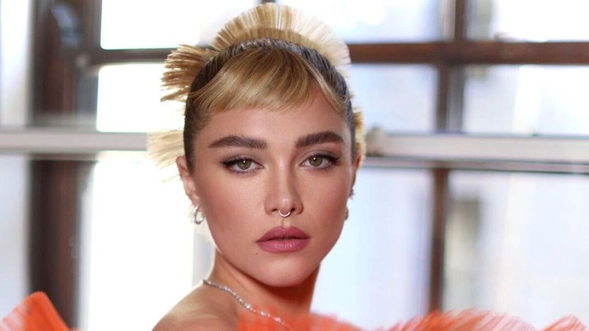 Тренд макияжа 2023 – прямые брови – демонстрируют Белла Хадид и Флоренс Пью