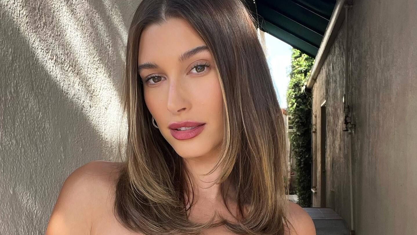 Зачіски 2023 - новий тренд стрижки curve, яку обожнюють Гейлі Бібер та зірки Зачіски 2023 - новий тренд стрижки curve, яку обожнюють Гейлі Бібер та зірки