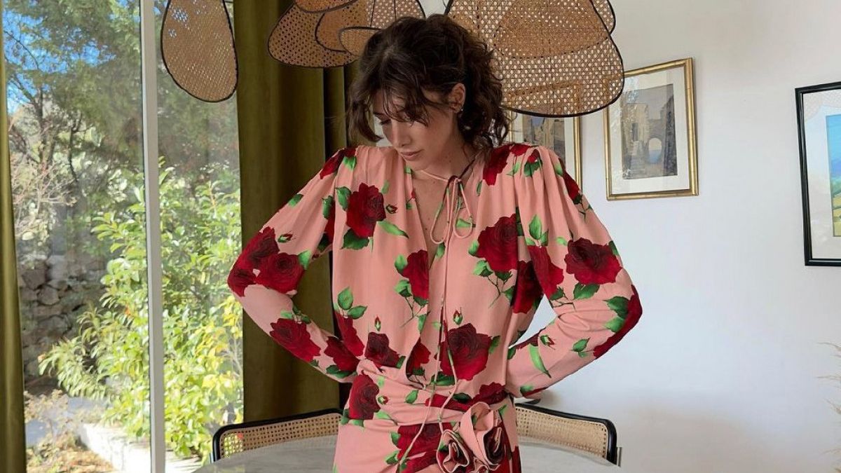 Лучшие цветочные мотивы в одежде 2023 Лучшие цветочные мотивы в одежде 2023