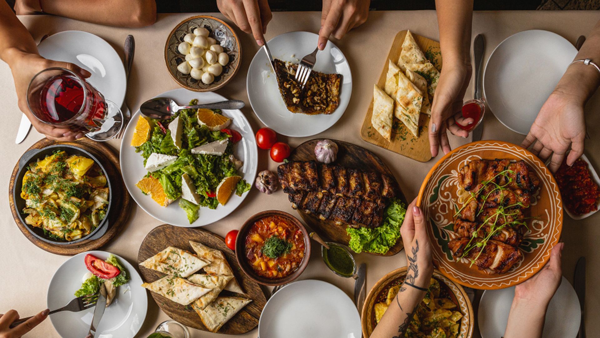 Гастромандрівка Заходом України: де і що скуштувати, щоб відчути смак автентичної кухні Гастромандрівка Заходом України: де і що скуштувати, щоб відчути смак автентичної кухні