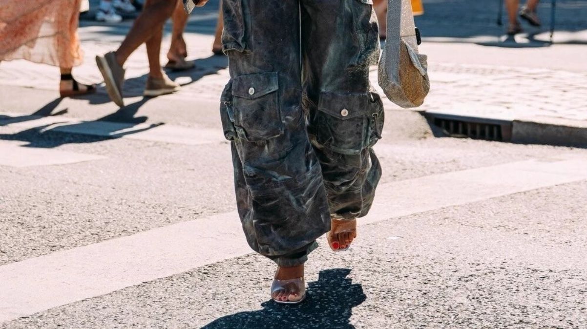 Обувь на лето 2023 – с чем носить трендовые прозрачные босоножки