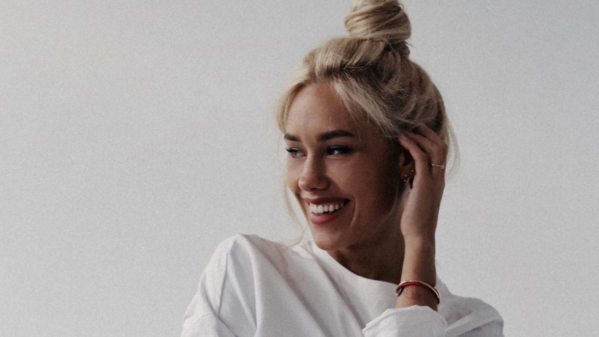 Даша Квіткова позувала у джинсах і світшоті – фото спокуслисвого образу Даша Квіткова позувала у джинсах і світшоті – фото спокуслисвого образу