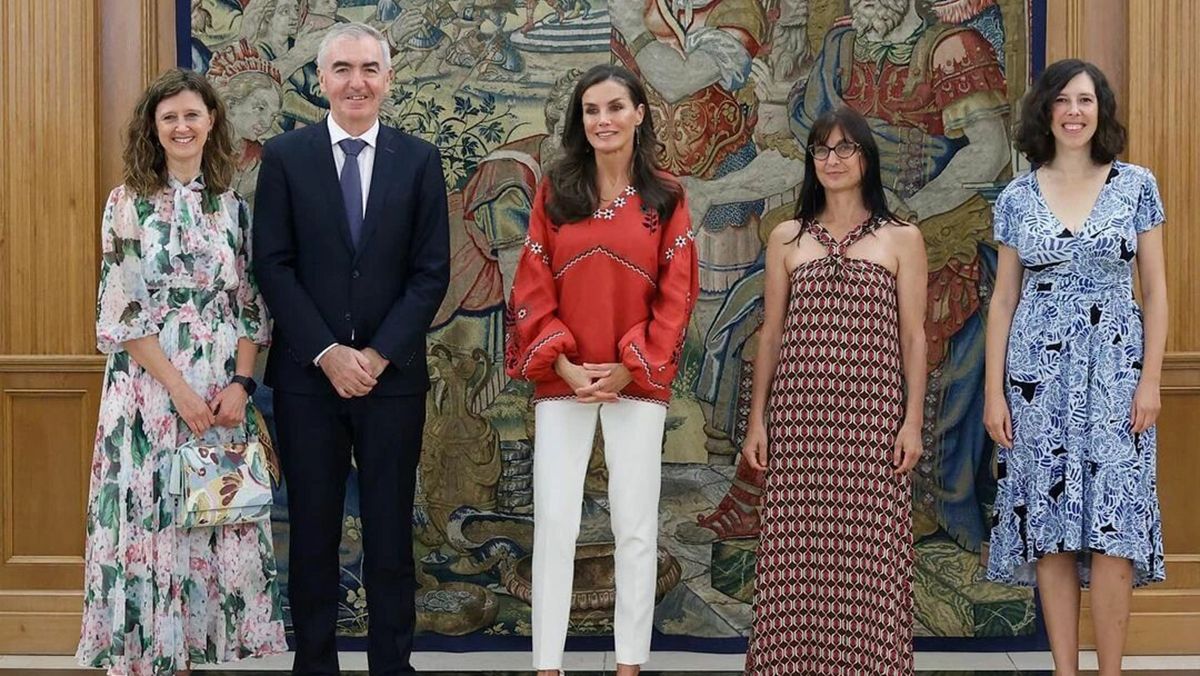 Королева Летиція в українській вишиванці Королева Летиція в українській вишиванці