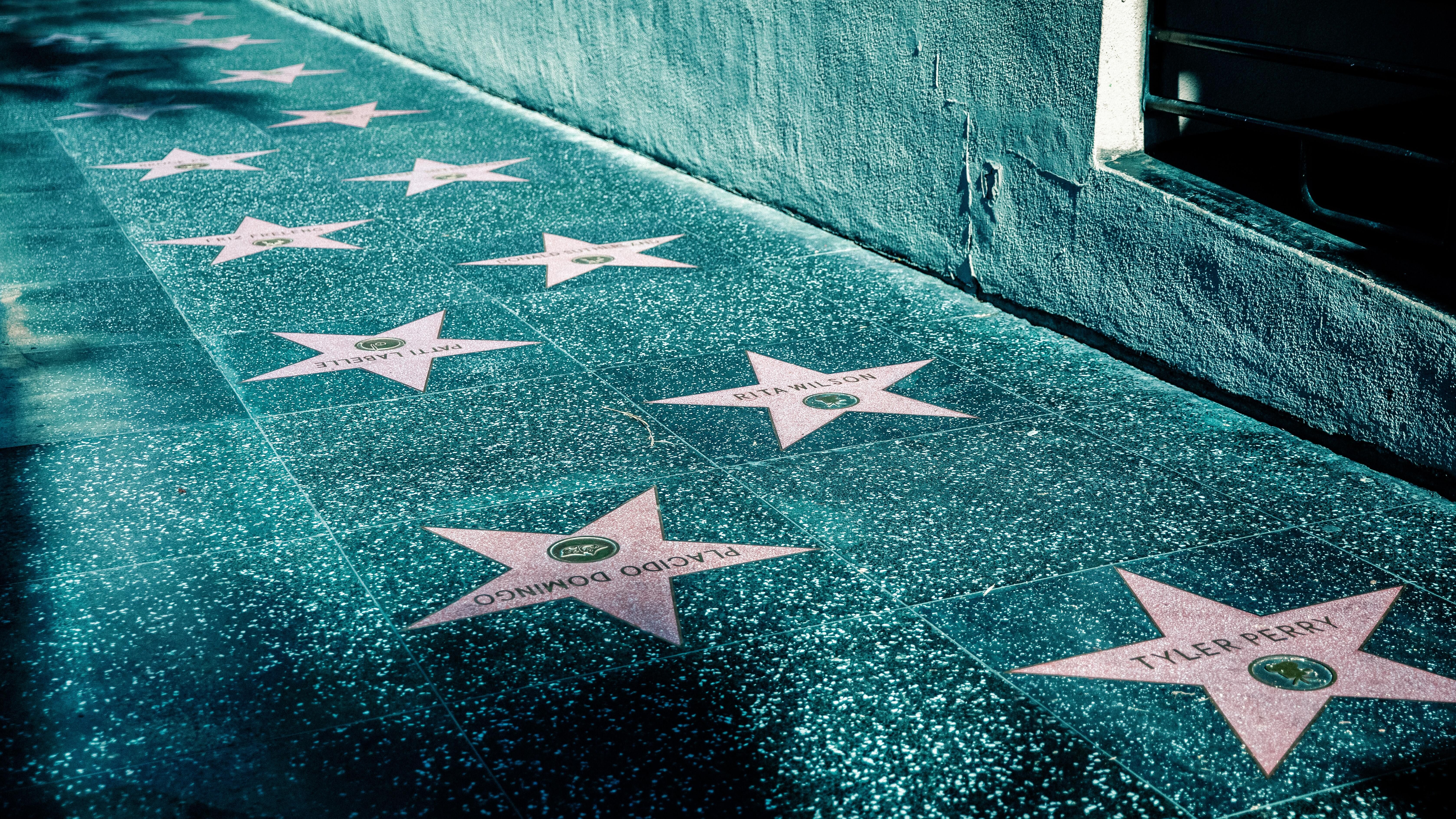 Знаки зодиака, к которым придет слава и популярность – Стрелец, Водолей Знаки зодиака, к которым придет слава и популярность – Стрелец, Водолей