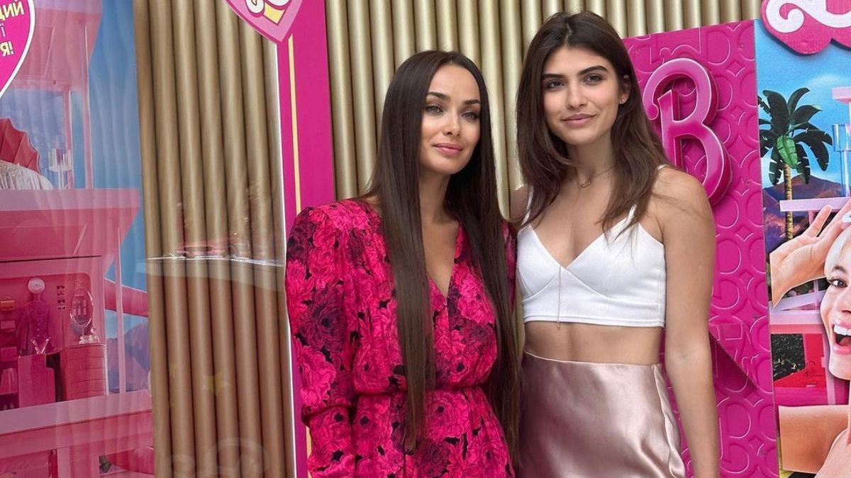 Фильм Барби – Ксения Мишина пошла на премьеру в розовом платье – фото образа Фильм Барби – Ксения Мишина пошла на премьеру в розовом платье – фото образа