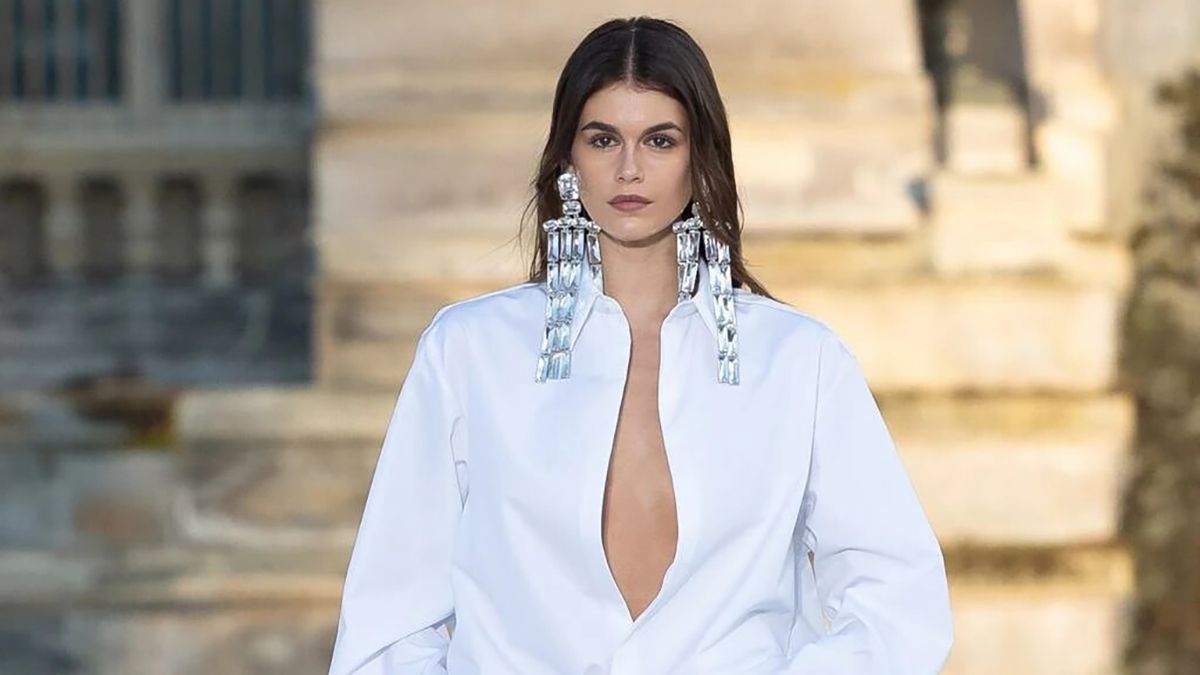 Белая рубашка никогда не выходит из моды Белая рубашка никогда не выходит из моды