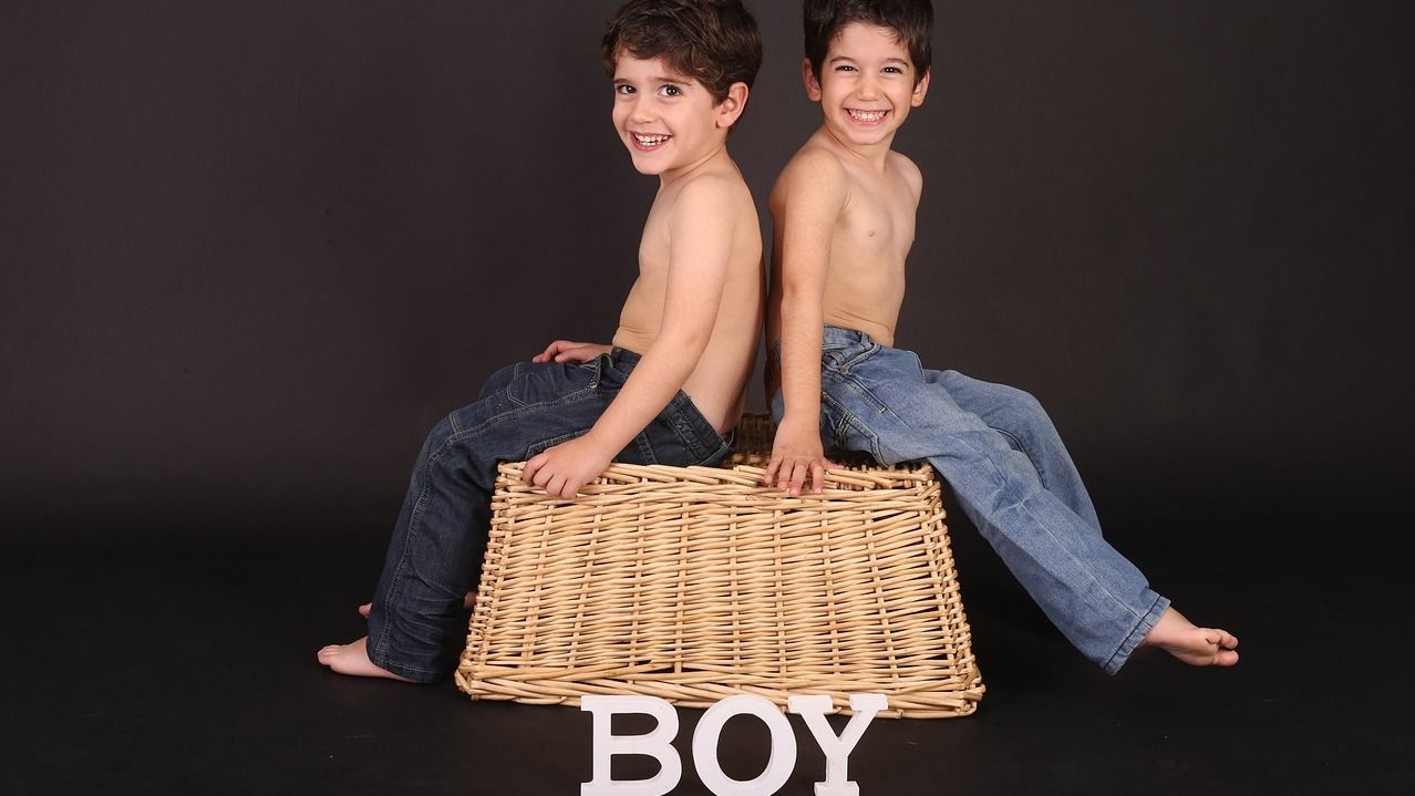 Как назвать близнецов - имена для мальчиков и их значение - Lifestyle 24