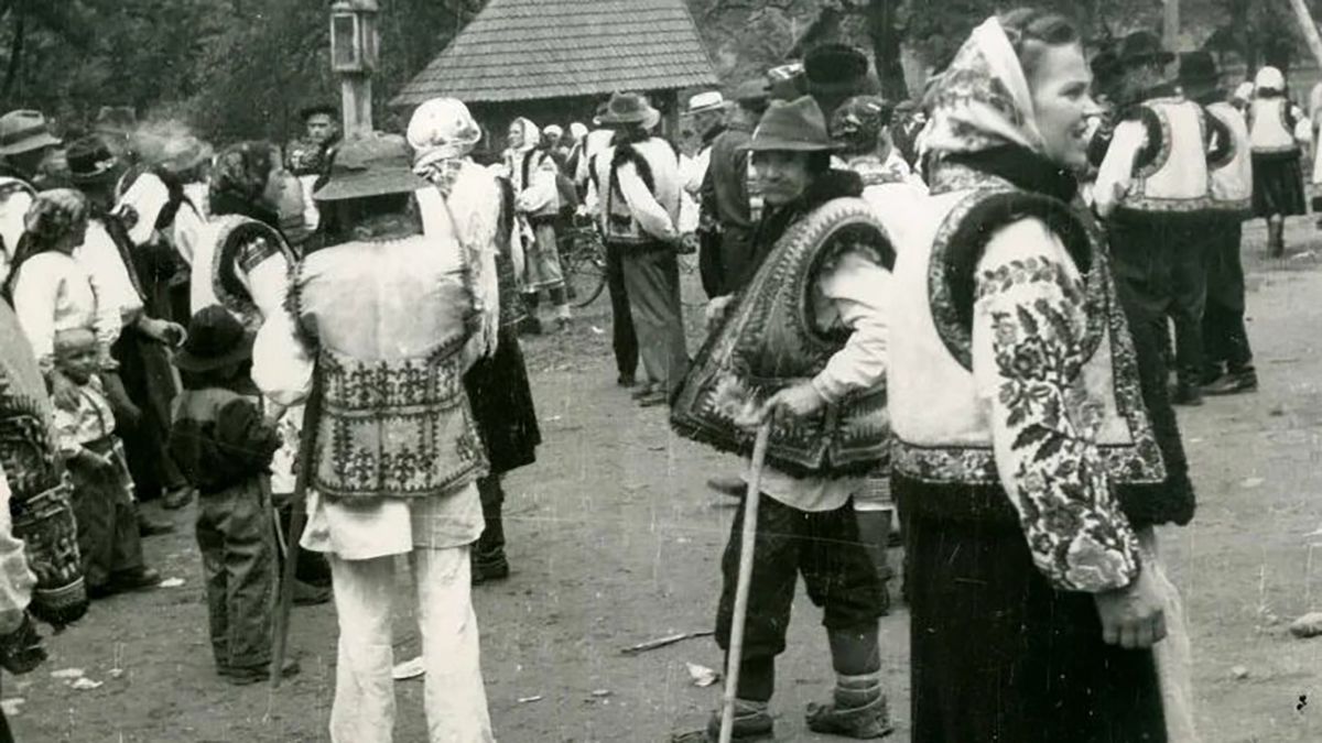 Жители Косово в традиционном наряде Жители Косово в традиционном наряде