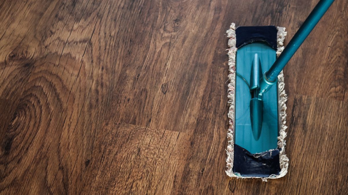 Как быстро почистить швабру после уборки Как быстро почистить швабру после уборки