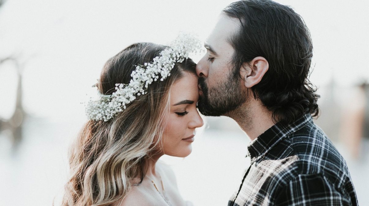 Влияет ли разница в возрасте на отношения – когда стоит разойтись Влияет ли разница в возрасте на отношения – когда стоит разойтись