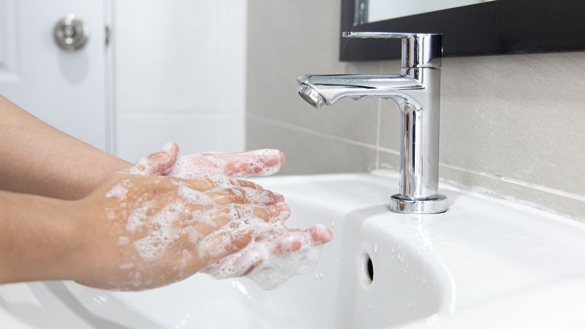 Як відмити руки від горіхів 