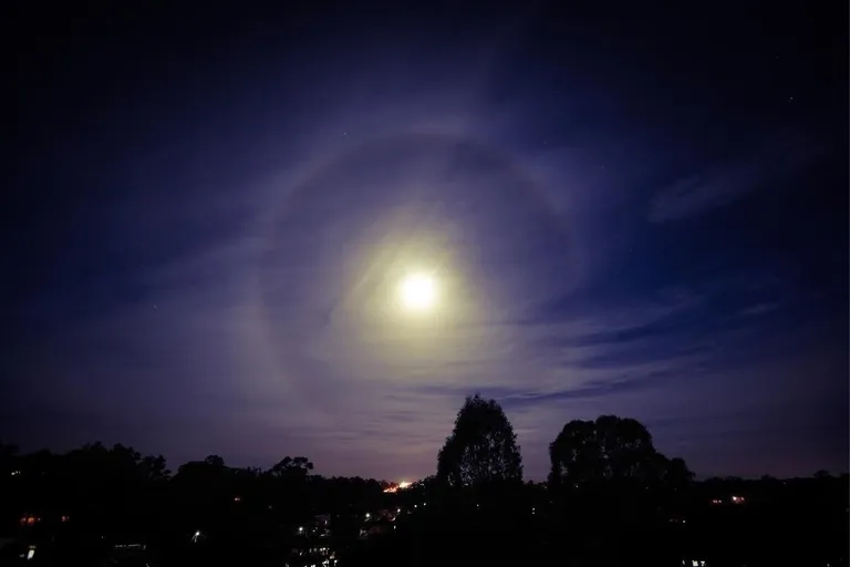 Місячний ореол Місячний ореол