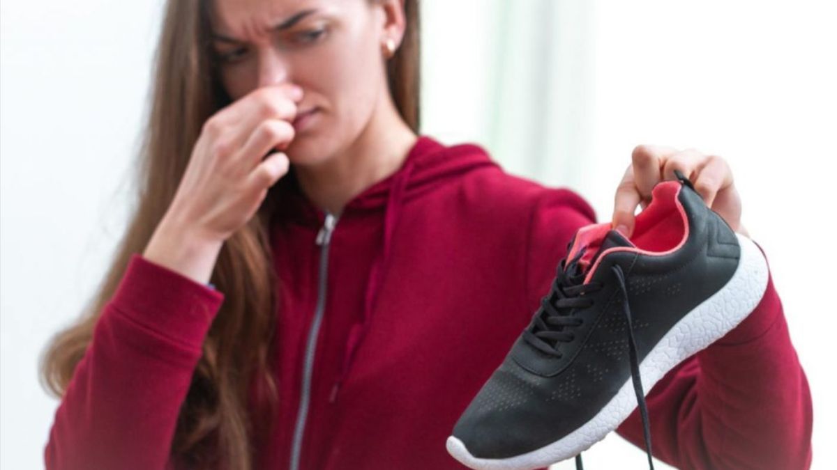 Как избавиться от неприятного запаха внутри обуви