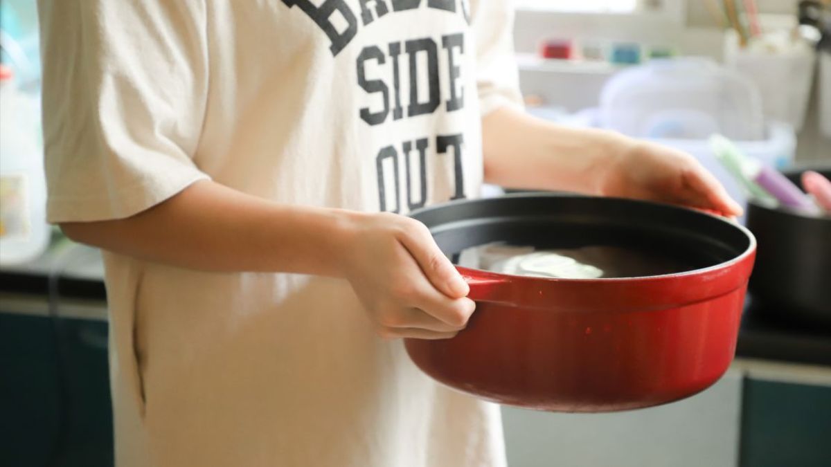 Как почистить пригоревшую кастрюлю Как почистить пригоревшую кастрюлю