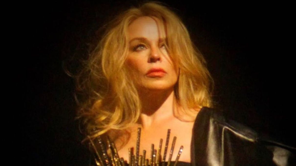 Кайли Миноуг надела платье от Frolov Кайли Миноуг надела платье от Frolov