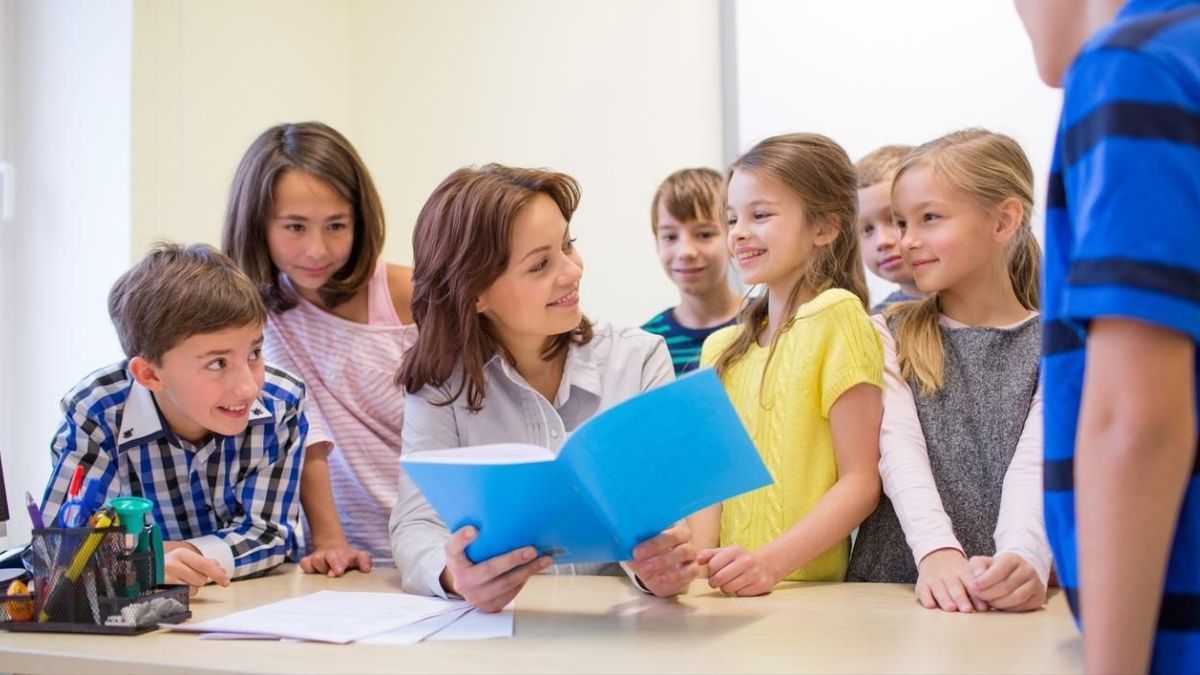 Приветствие с Днем учителя первой учительнице Приветствие с Днем учителя первой учительнице