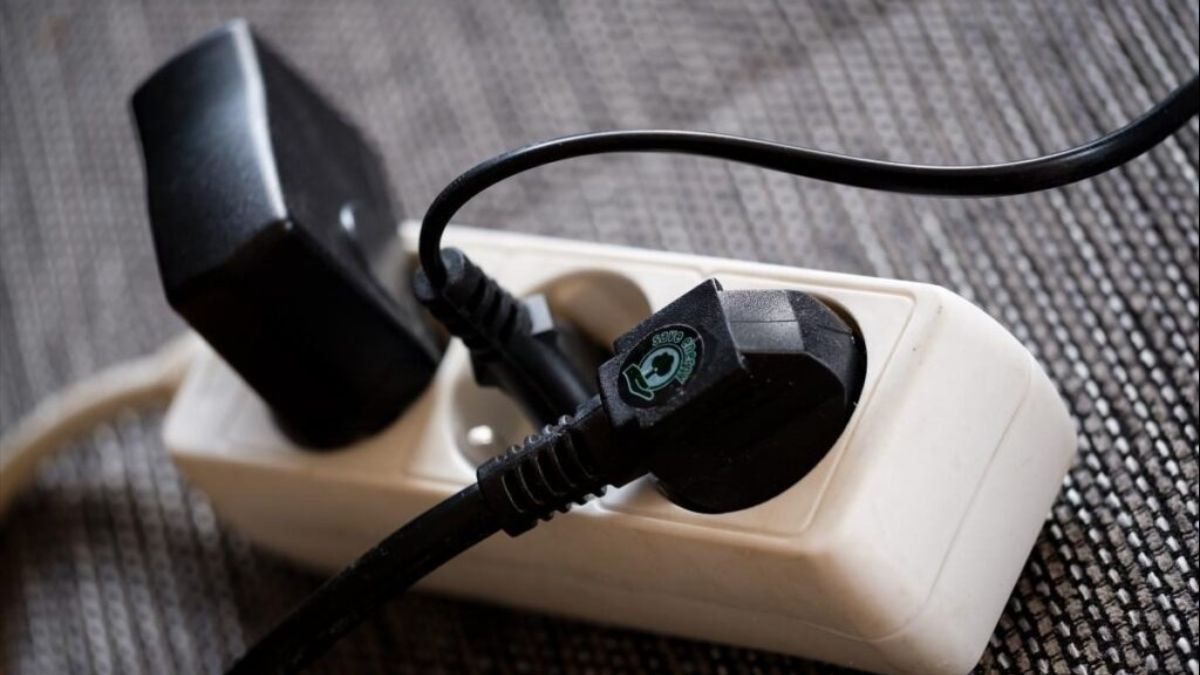 Приклади, які краще вимикати на ніч з розетки Приклади, які краще вимикати на ніч з розетки