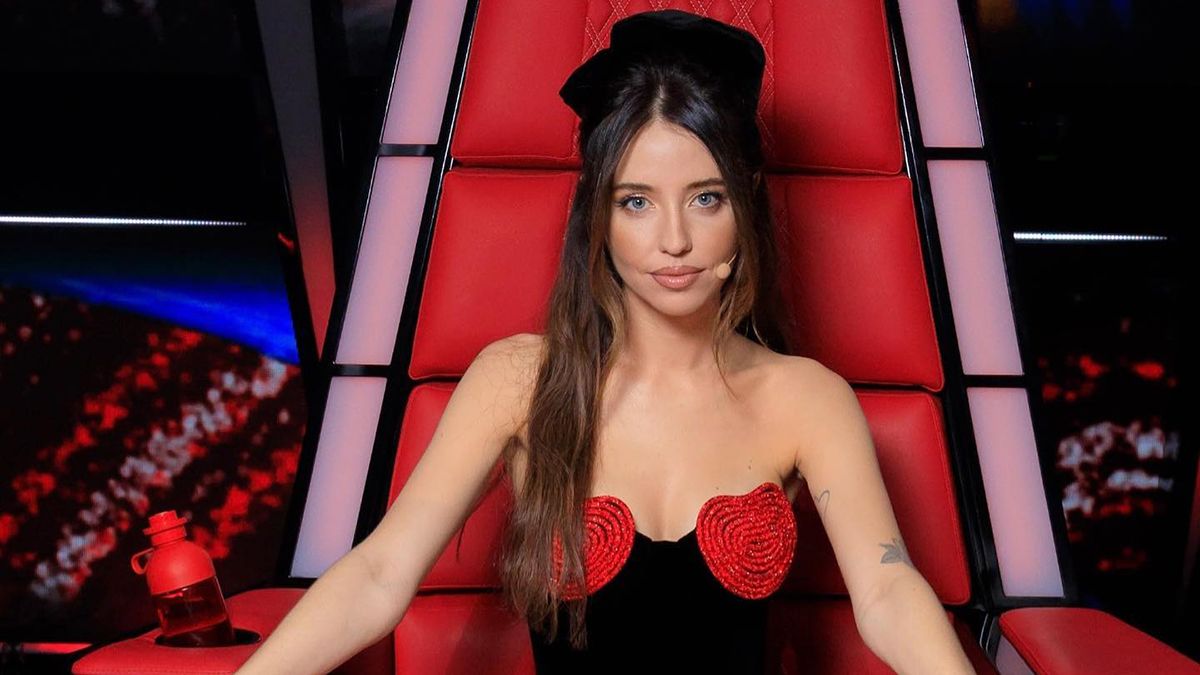 Надя Дорофєєва показала миловидний образ на "Голосі країни" Надя Дорофєєва показала миловидний образ на "Голосі країни"