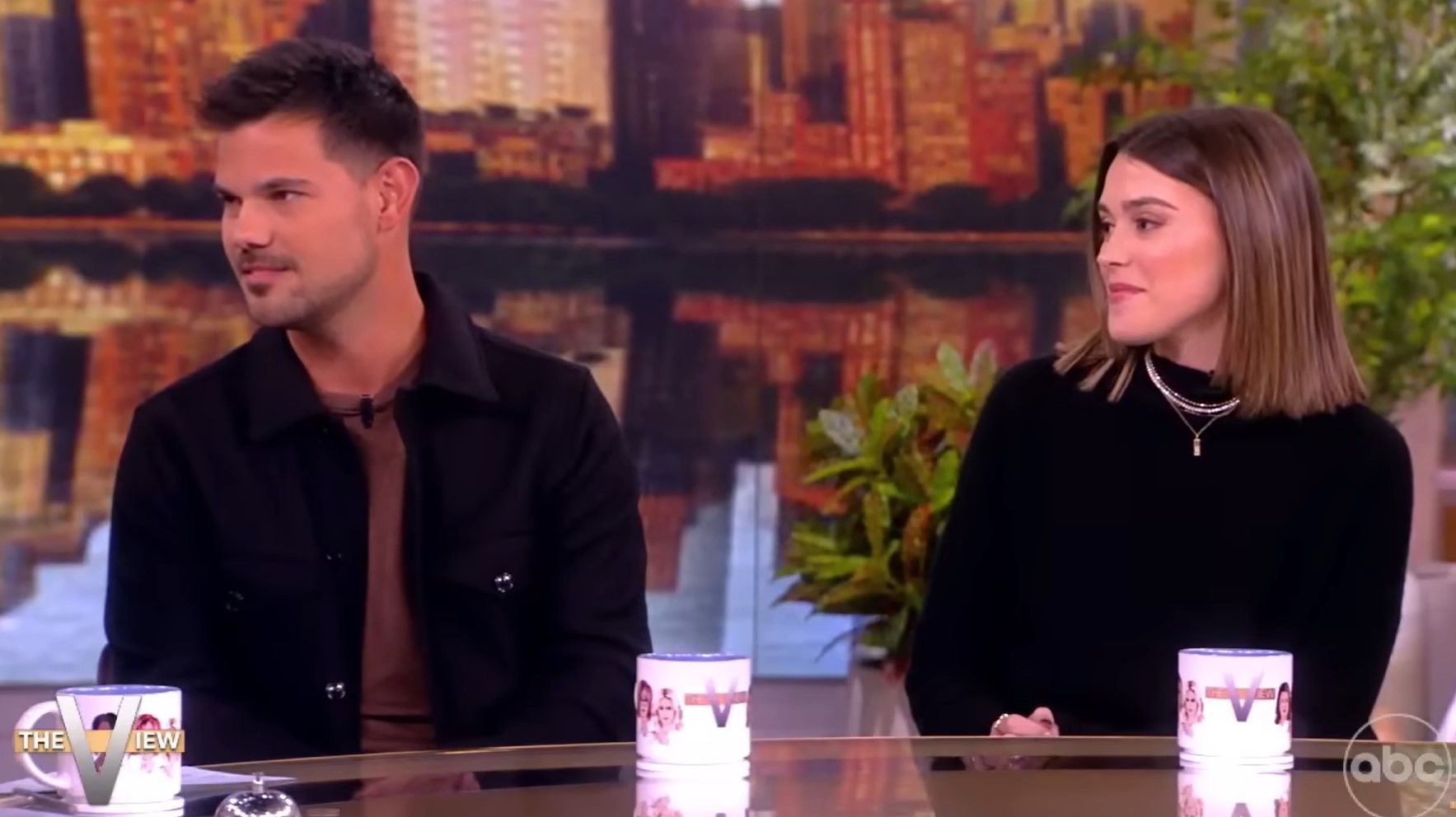 Тейлор Лотнер розповів про стосунки з дружиною Тейлор Лотнер розповів про стосунки з дружиною