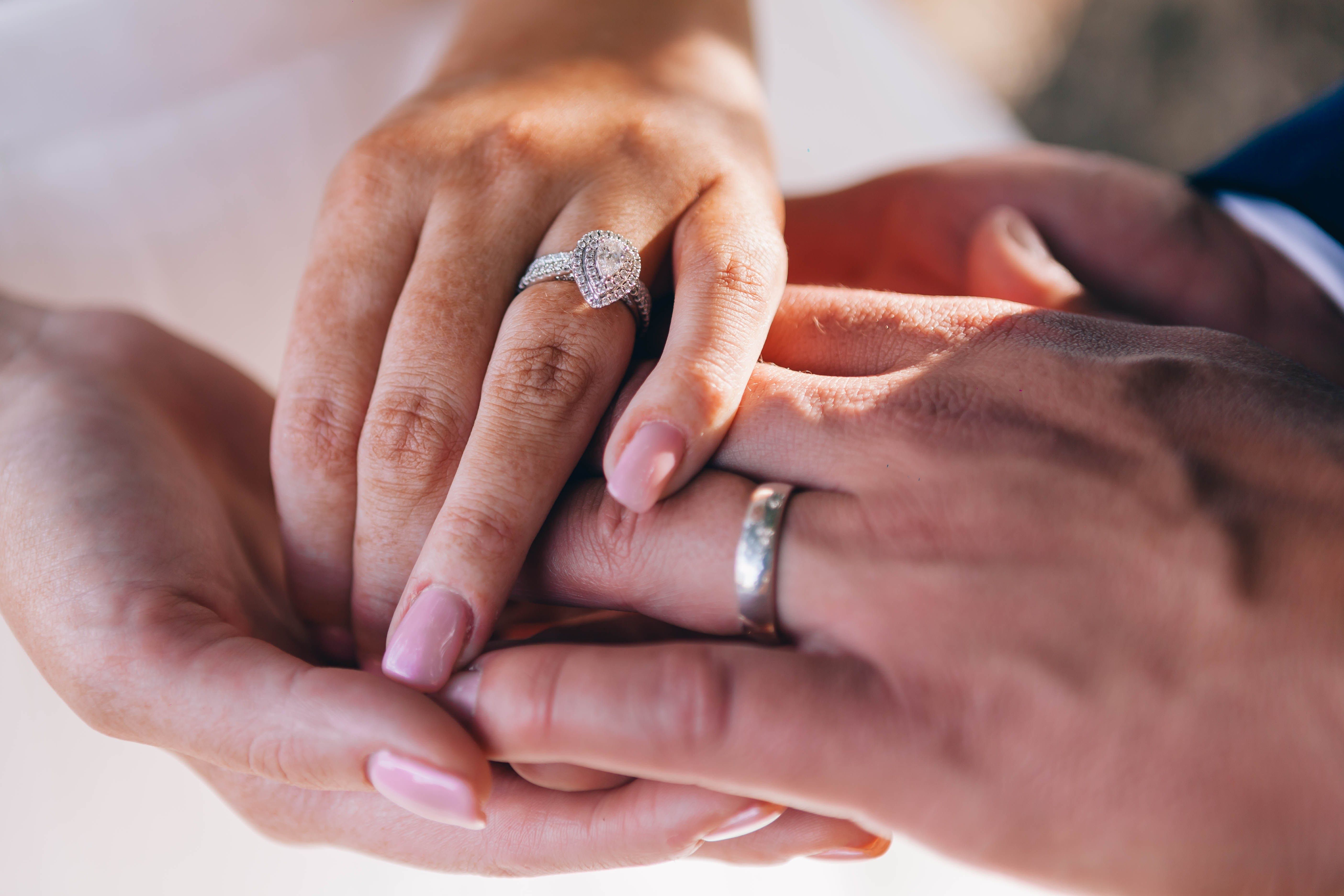 Як зрозуміти, що ви готові одружитися - з'ясуйте, чи хочете ви шлюбу чи просто весілля