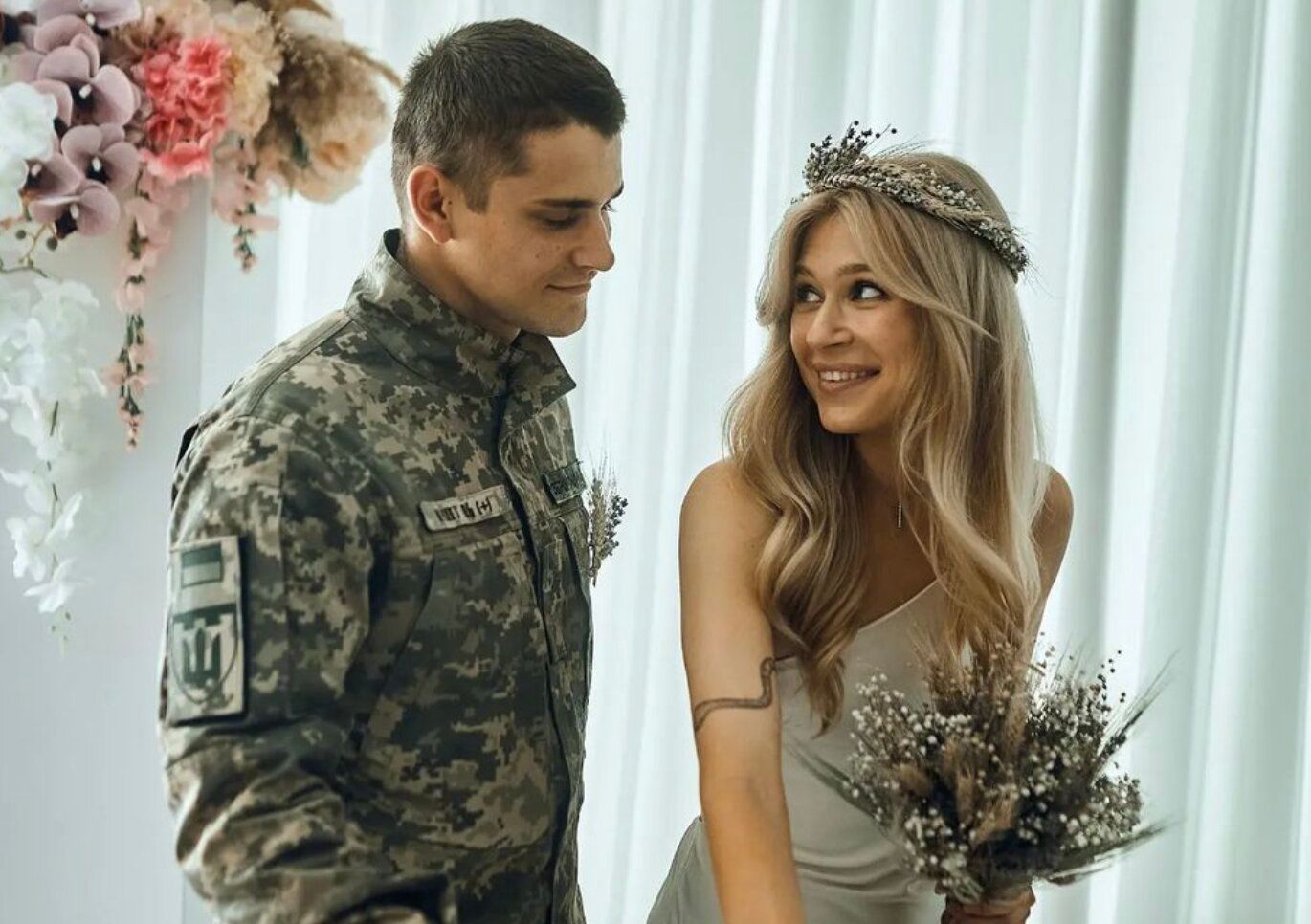 Жена актера и бойца ВСУ Девизорова рассказала, как война повлияла на их отношения Жена актера и бойца ВСУ Девизорова рассказала, как война повлияла на их отношения