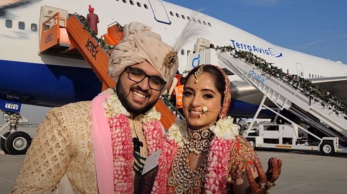 Пара вышла замуж в самолете в ОАЭ - фото и видео со свадьбы