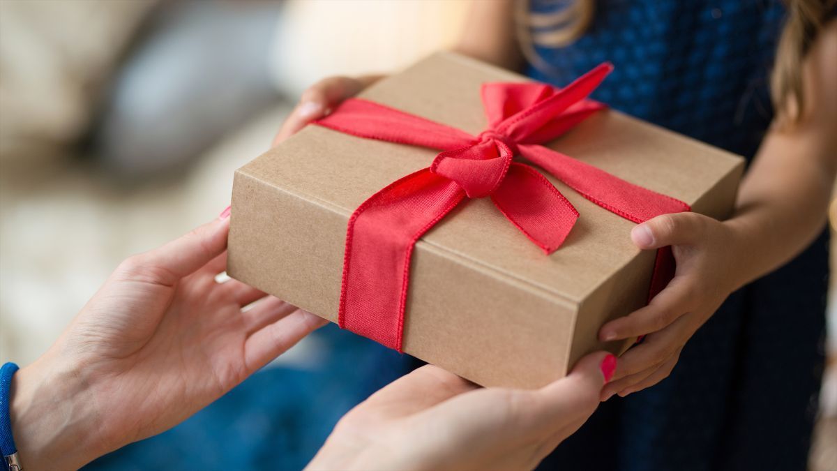 Как упаковать подарок на Николая Как упаковать подарок на Николая