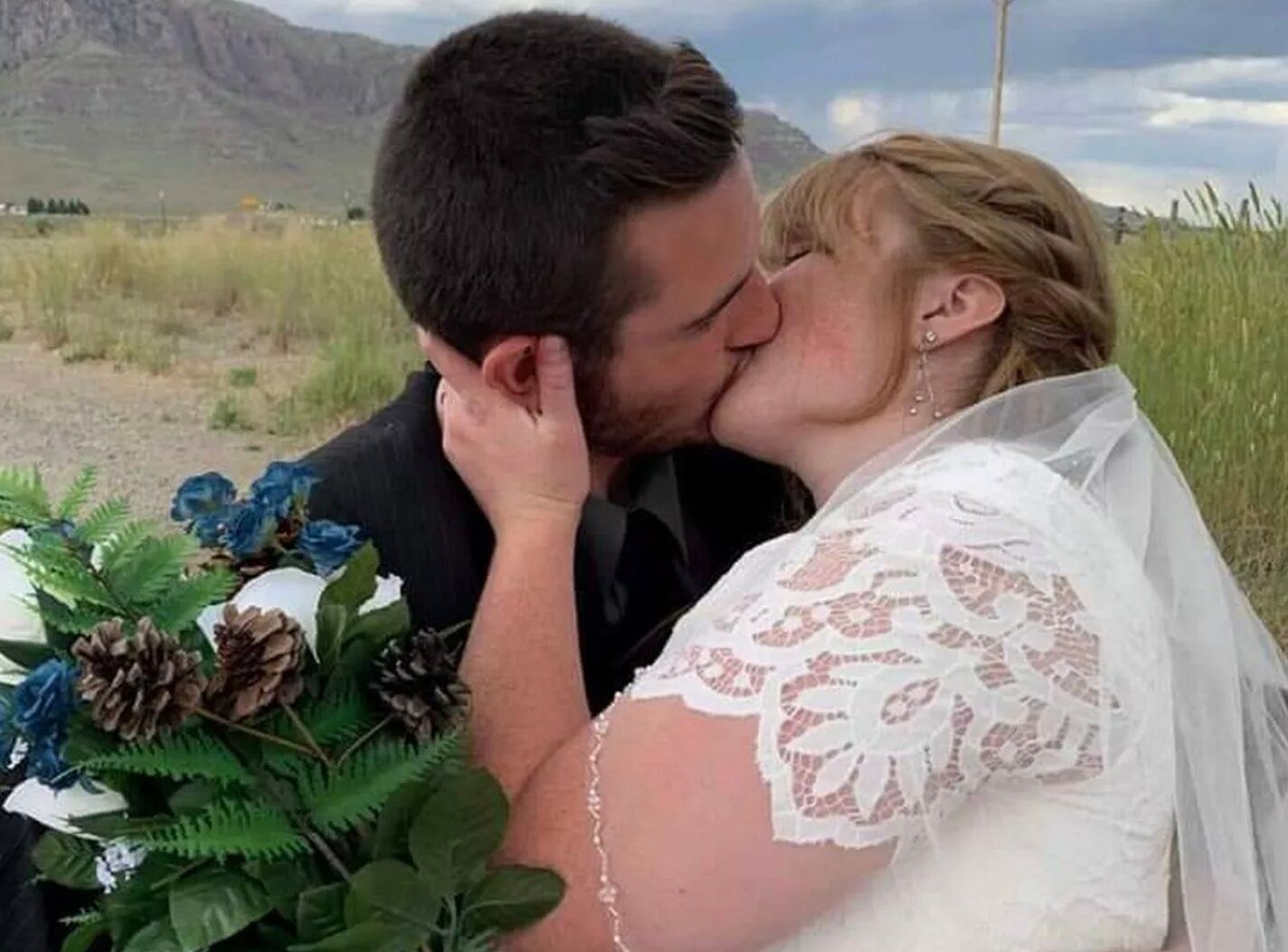 Пара вперше поцілувалася аж на весіллі - як це вплинуло на стосунки