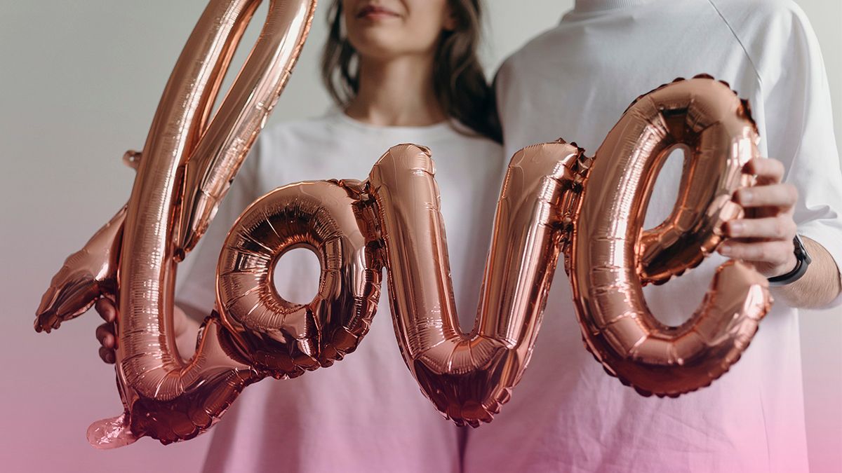 Хто зустріне кохання на все життя - Love Хто зустріне кохання на все життя - Love