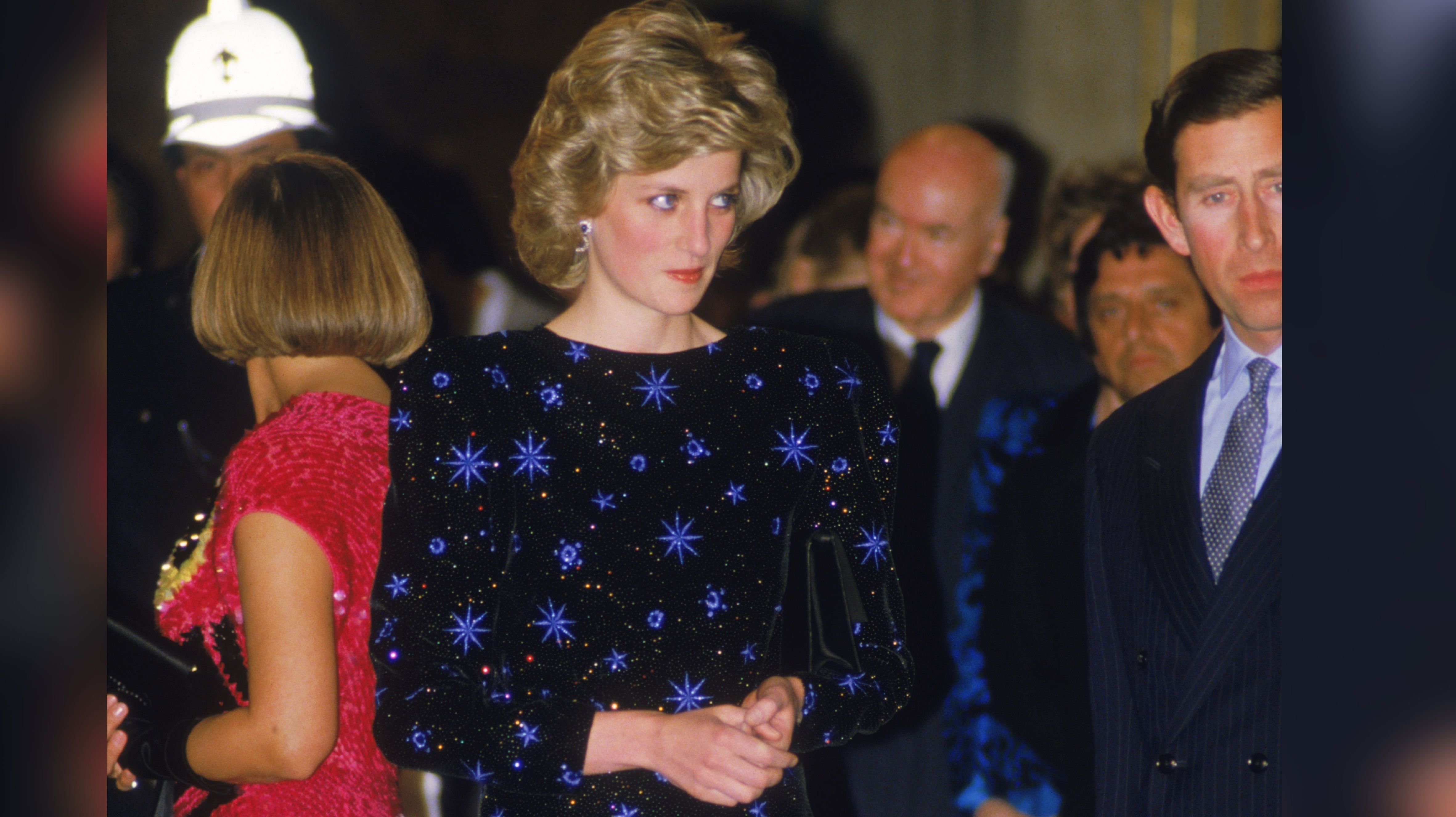 Принцеса Діана у сукні, яку продали на аукціоні Принцеса Діана у сукні, яку продали на аукціоні