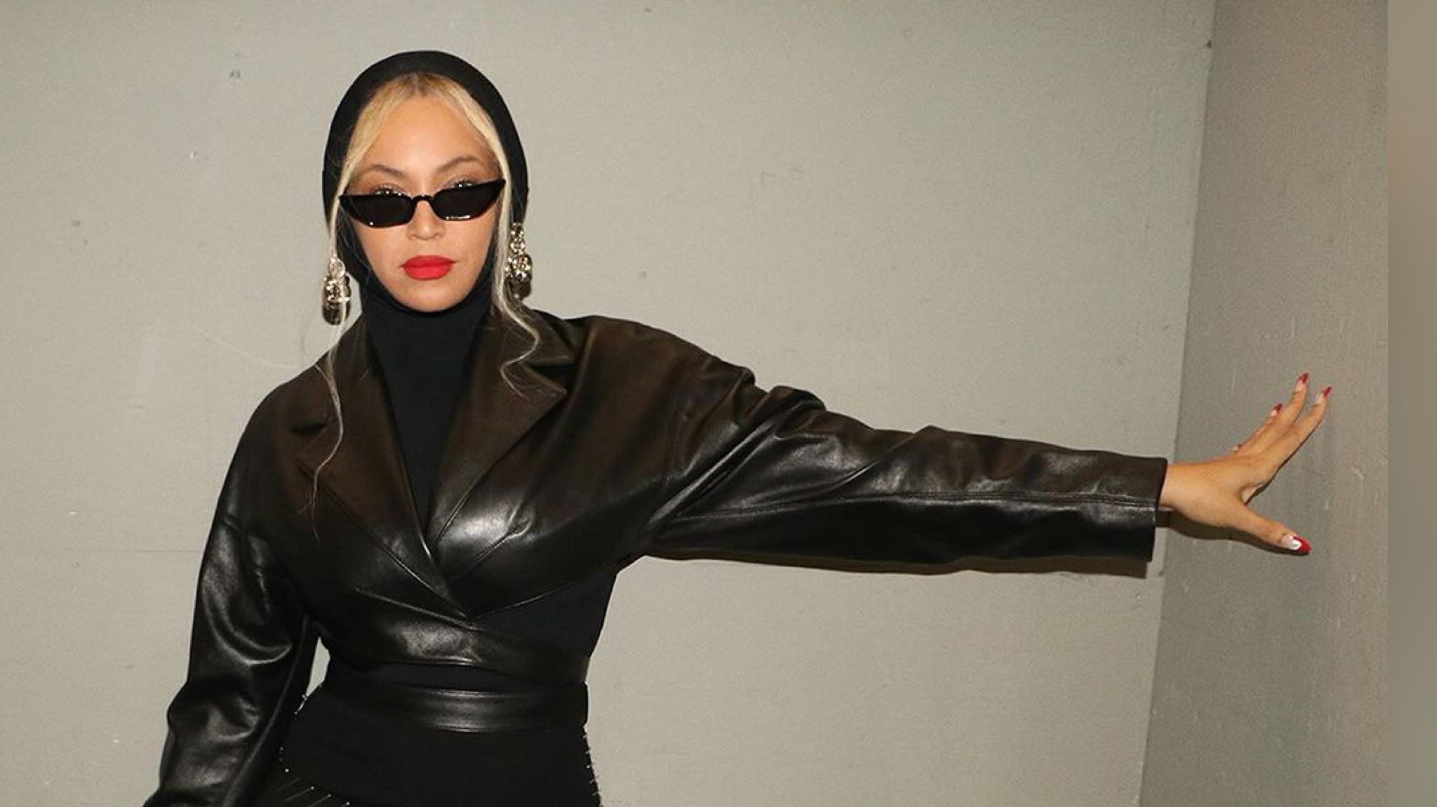 Бейонсе в кожаном наряде Бейонсе в кожаном наряде