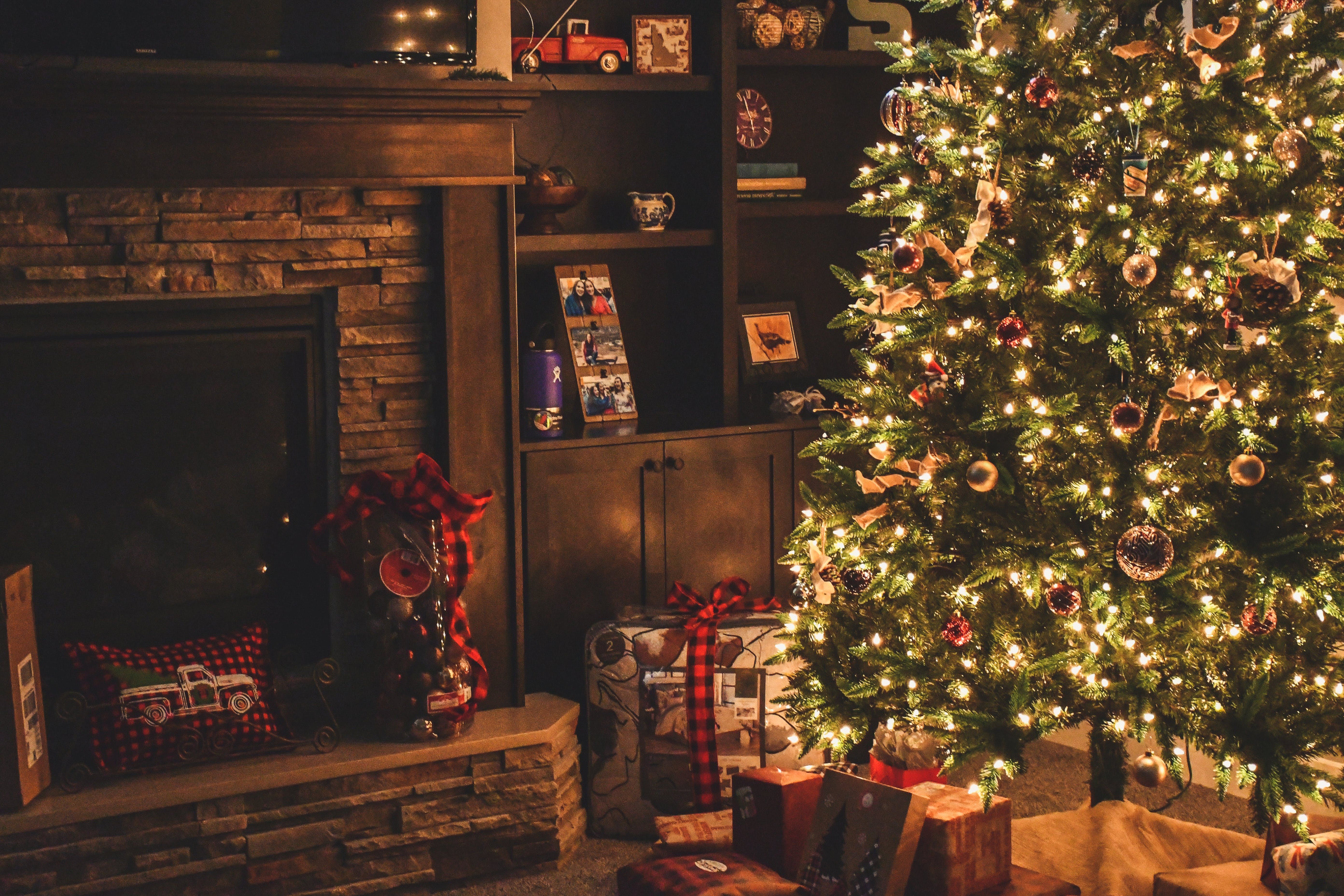 Рождественские подарки от семьи жениха довели женщину до отчаяния – что ей подарили