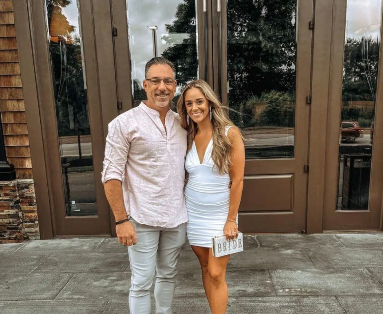 Жінка розповіла, як у 19 років закохалася у свого 46-річного чоловіка Жінка розповіла, як у 19 років закохалася у свого 46-річного чоловіка