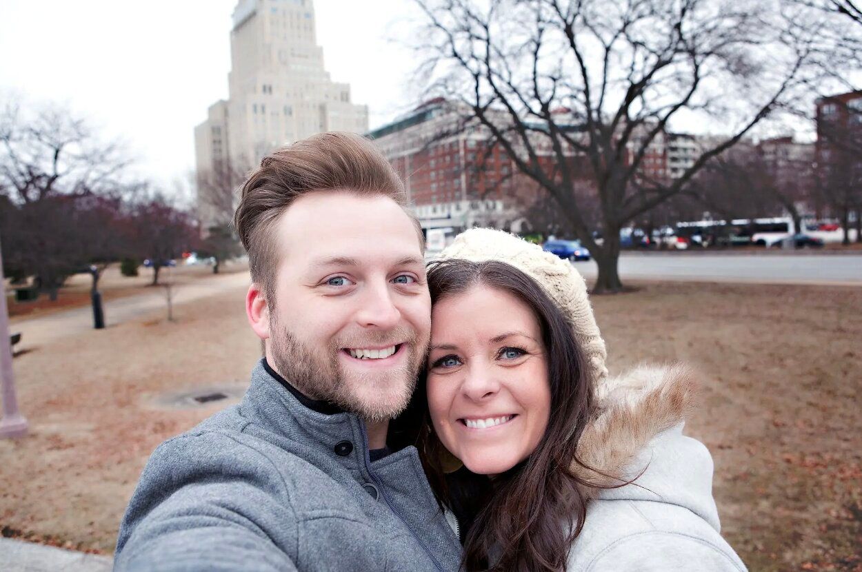 Женщина поймала мужа на измене, но их отношения только улучшились Женщина поймала мужа на измене, но их отношения только улучшились