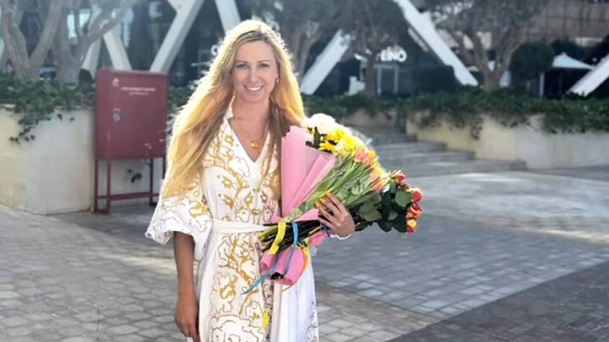 Тоня Матвиенко в вышитой сорочке Тоня Матвиенко в вышитой сорочке