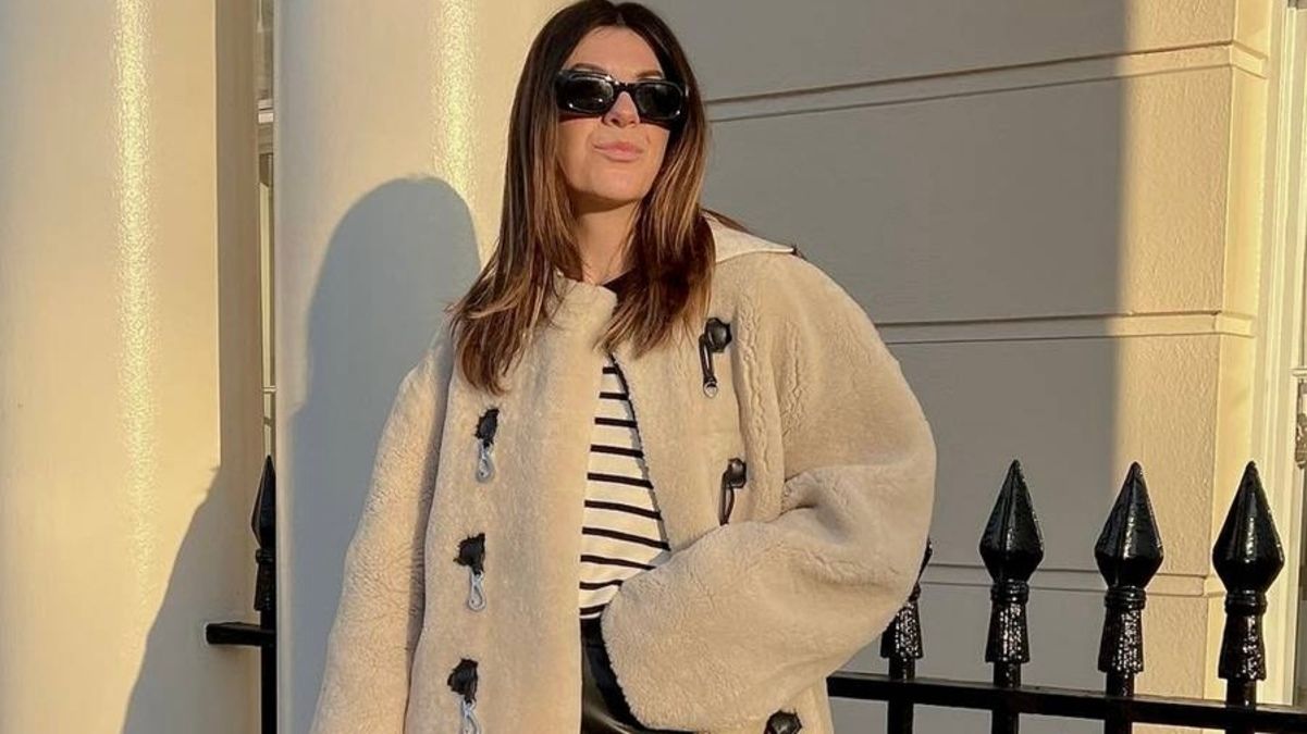 Цю стильну дублянку інстаграм-інфлюенсерки носять уже третю зиму поспіль - Fashion Цю стильну дублянку інстаграм-інфлюенсерки носять уже третю зиму поспіль - Fashion