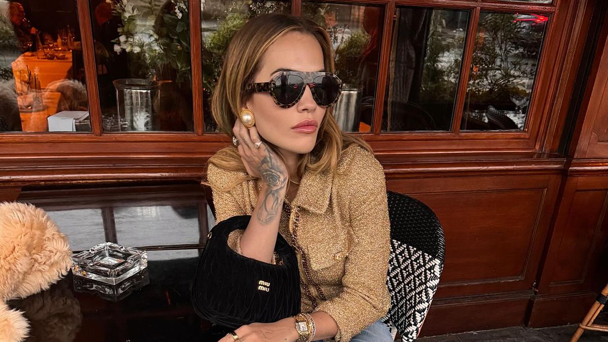 Модный образ Риты Оры в Париже Модный образ Риты Оры в Париже