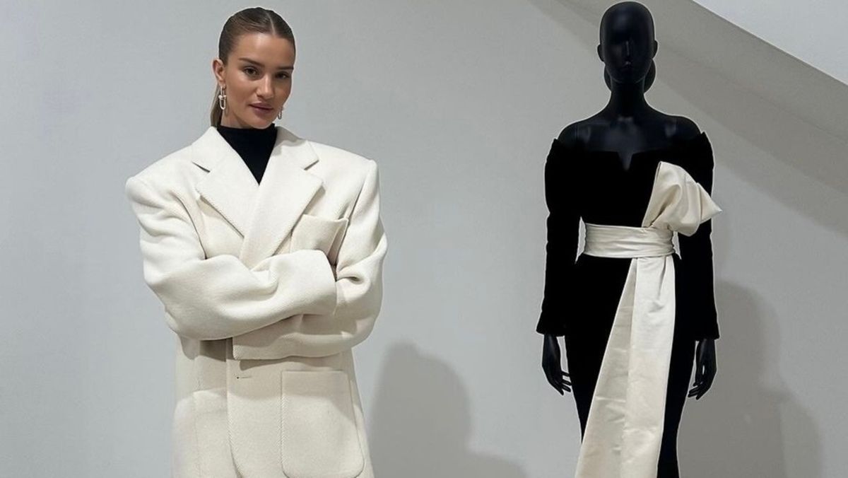 Розі Гантінгтон-Вайтлі в оверсайз-блейзері Розі Гантінгтон-Вайтлі в оверсайз-блейзері