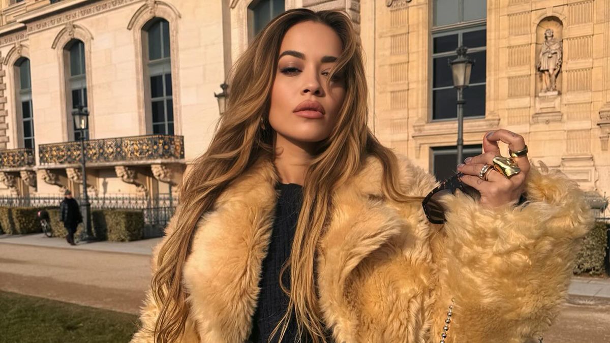 Модний образ британської співачки Модний образ британської співачки