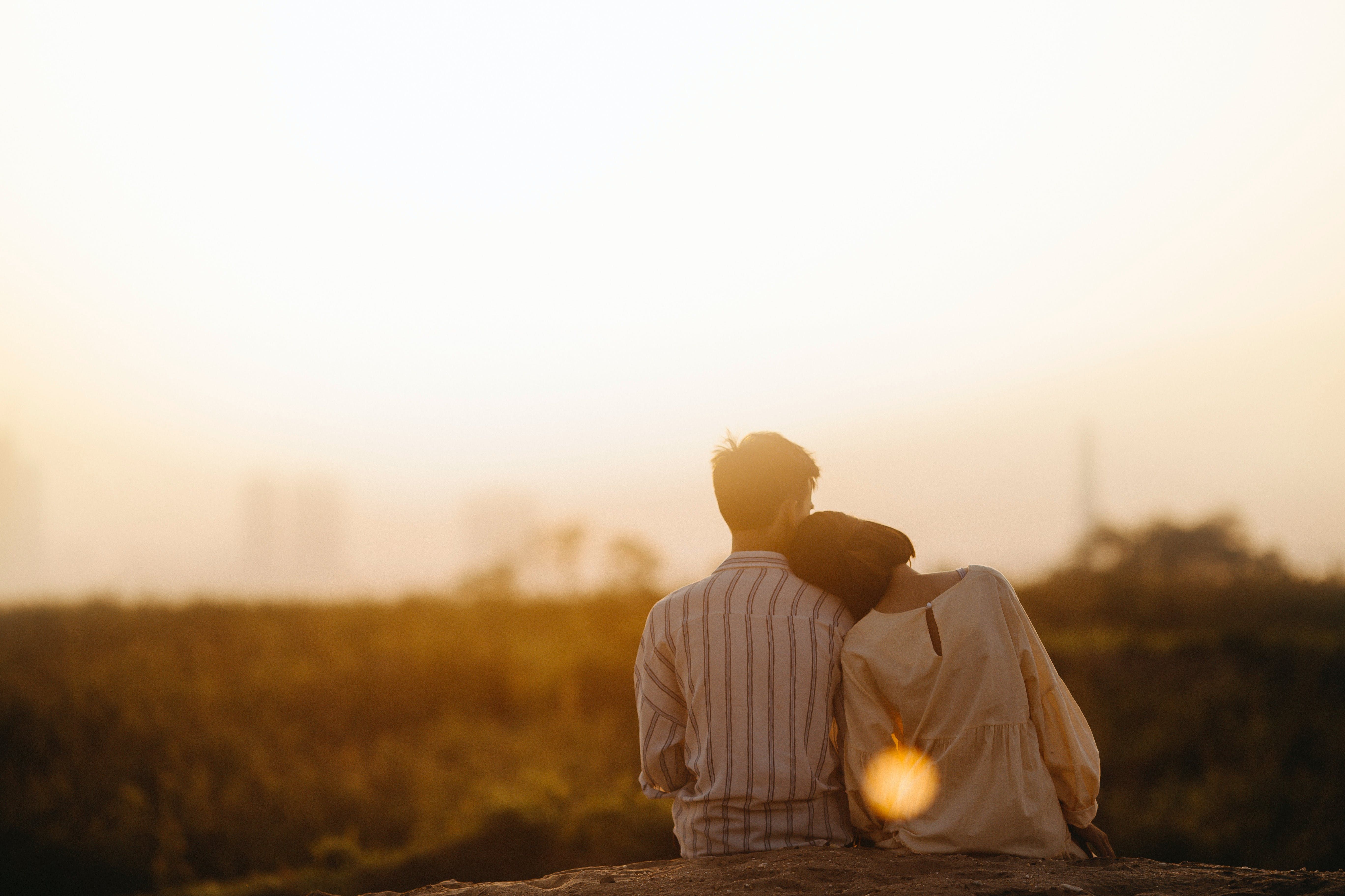 Самотні люди дають кращі поради щодо стосунків - 5 підтверджень