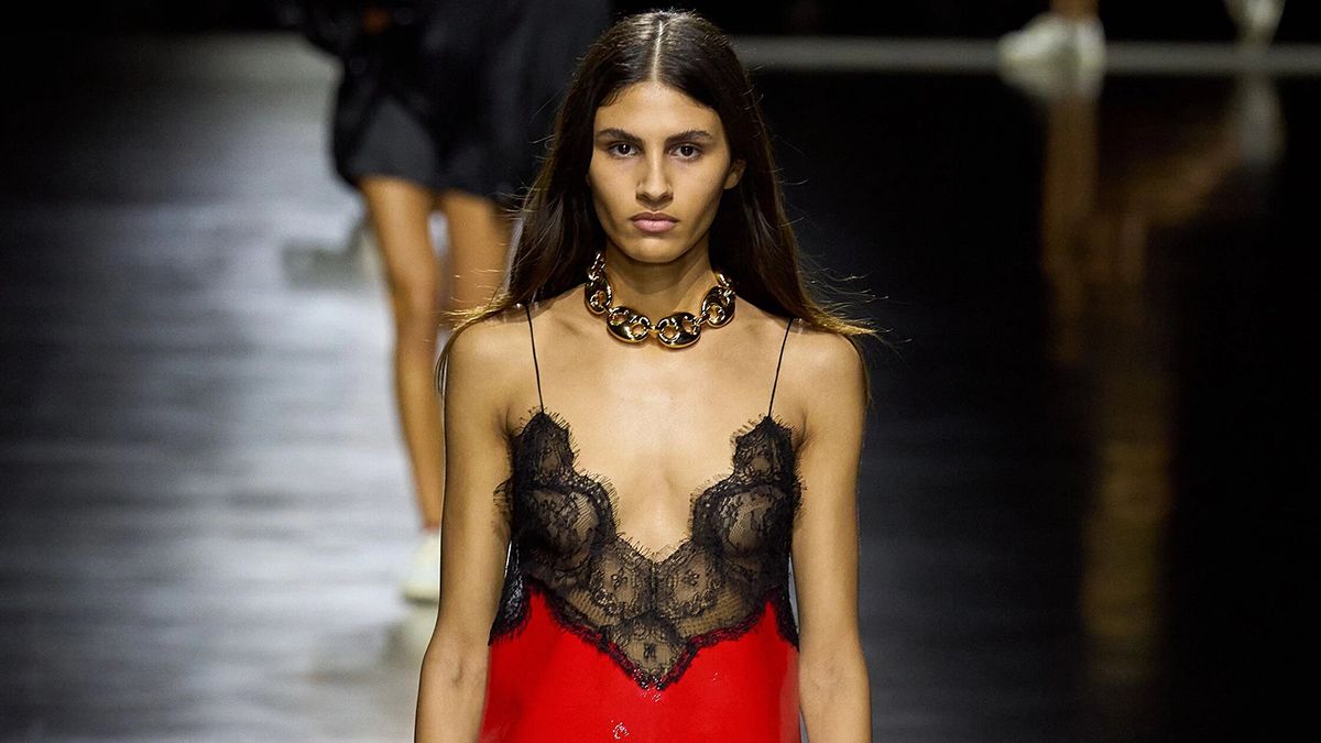 Червоні сукні на День Валентина Червоні сукні на День Валентина